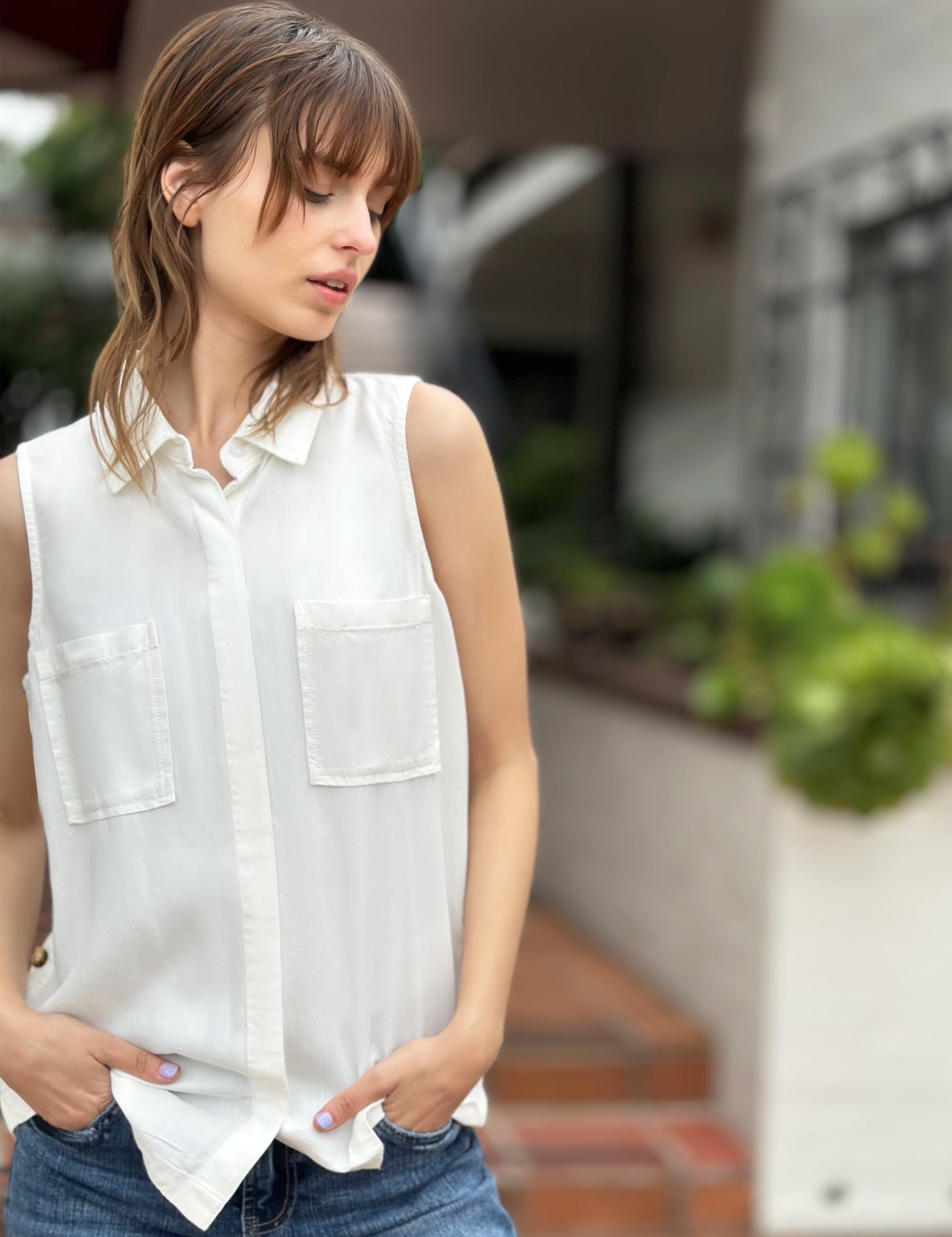 Women's Classic Sleeveless Button Down Shirt
